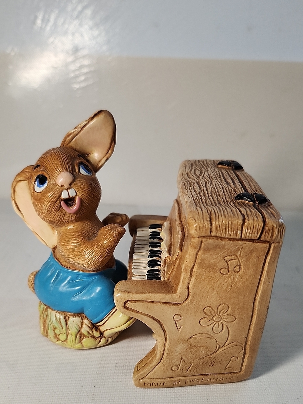 Vintage Pendelfin stoneware Rabbit collectors figurine  "thumper & piano
